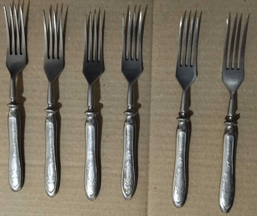 Набор мельхиоровых ножей и вилок, вилок-нержавеек, на 6 персон (СССР)