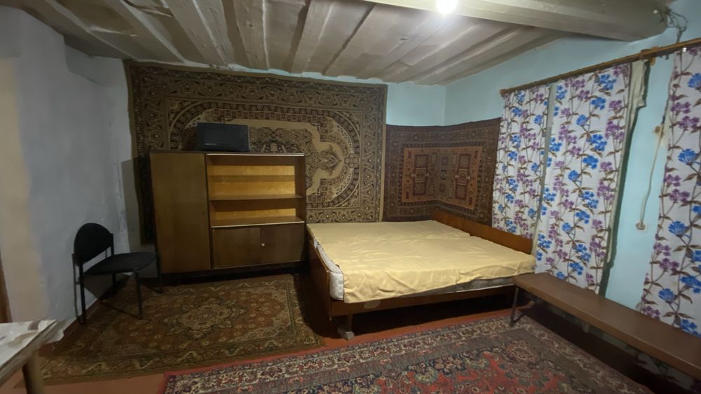 Продаж землі з будинком