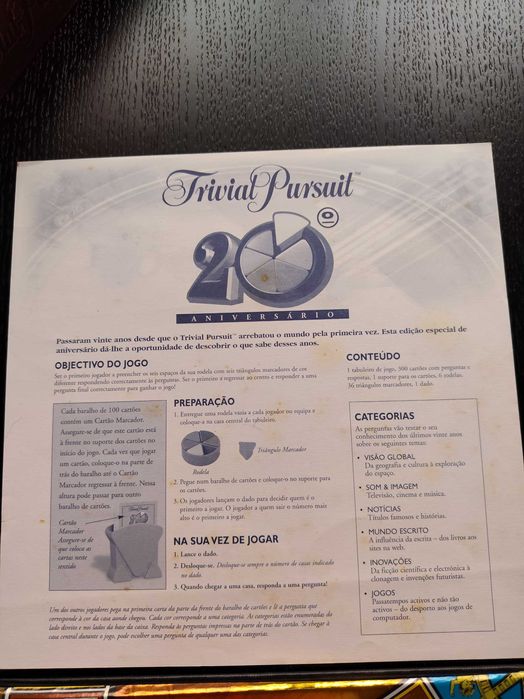 jogo trivial pursuit + jogo de xadrez