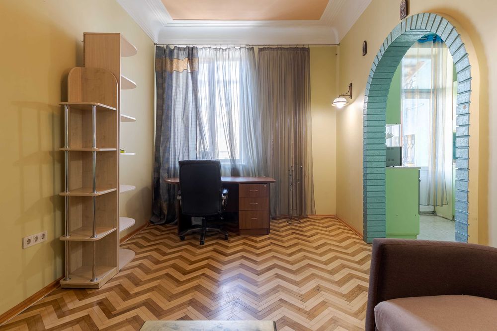 4-кімнатна квартира на продаж у Львові біля центру