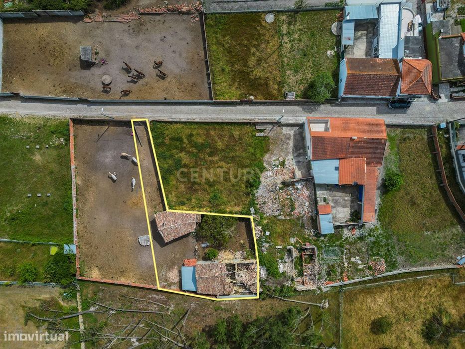 Moradia Rústica para reabilitar em Vieira de Leiria, com terreno, a ce — Vieira de Leiria, Leiria