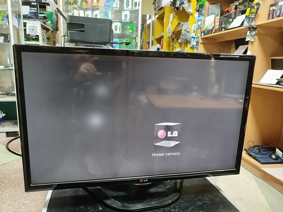 Б.в.смарт телевізор" LG" 32"