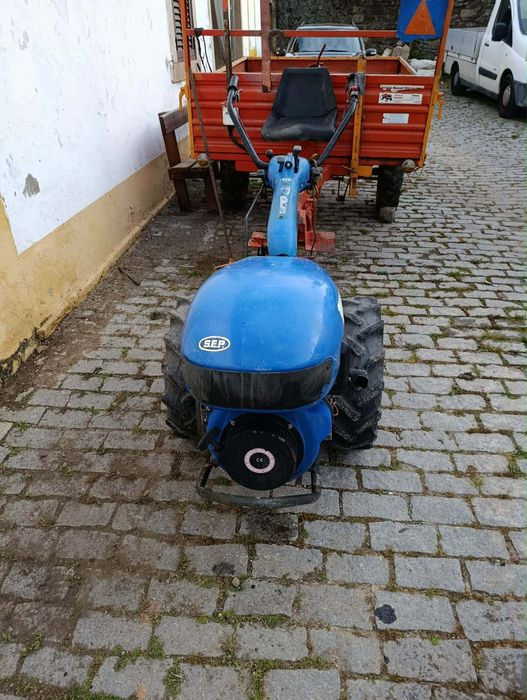 Motocultivador com reboque + acessórios – Pronto a trabalhar!