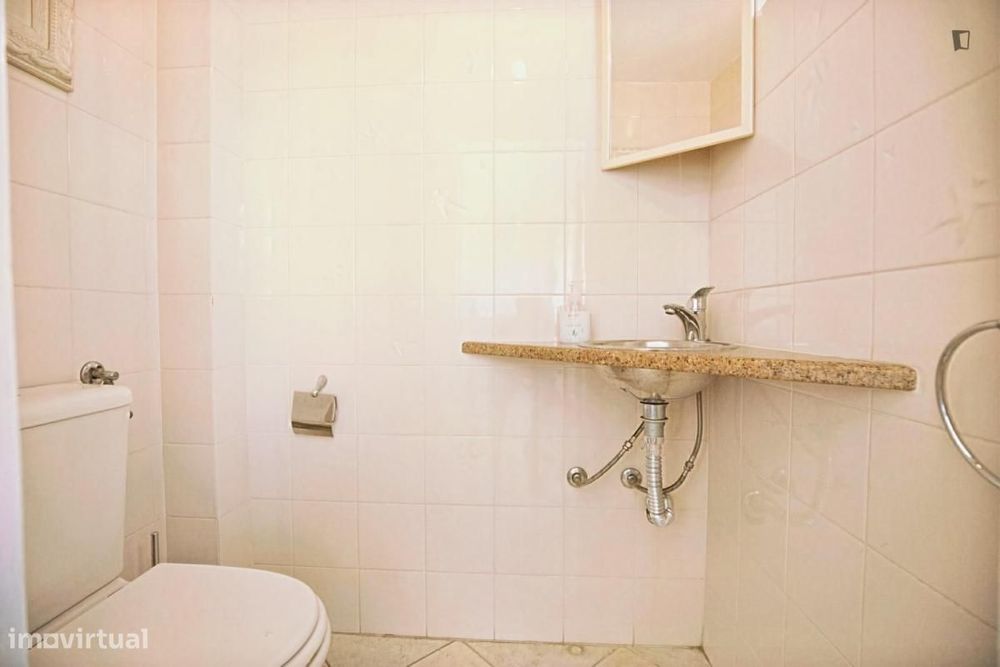 Quarto - localizado em Picoas Lisbon