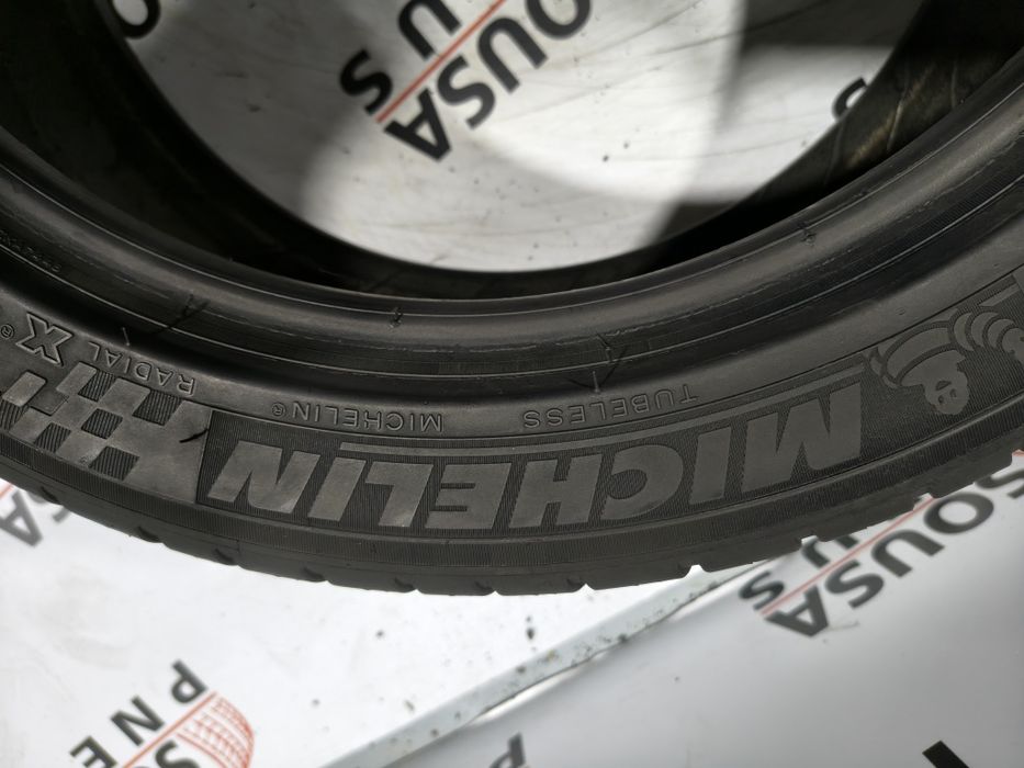 2 pneus semi novos 225-45R17 Michelin - Oferta dos portes