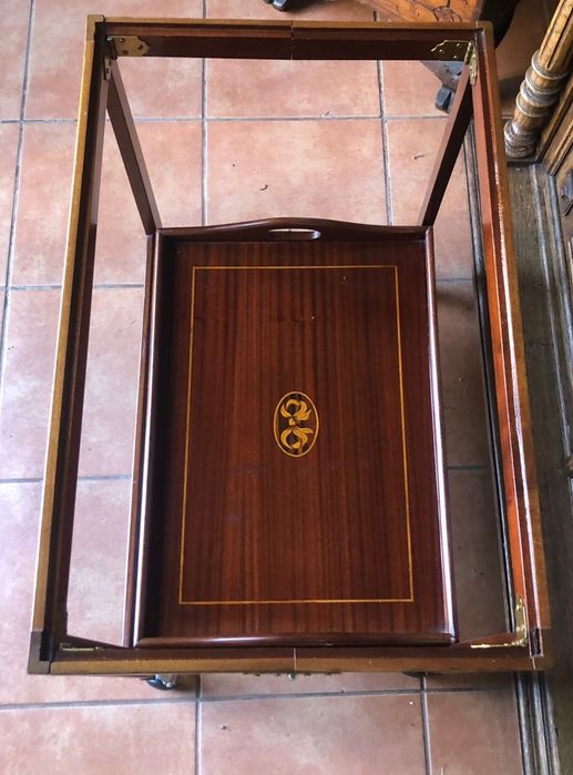 Mesa apoio dobrável com tabuleiros