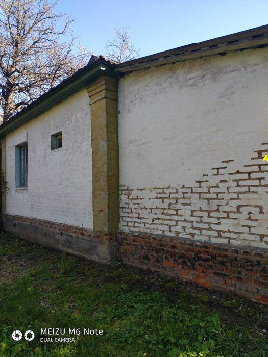 Будинок під дачу або для проживання