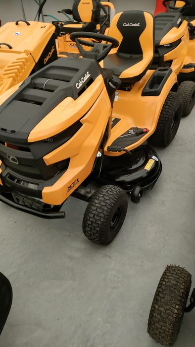 Traktor ogrodowy Cub Cadet XT1 OS107 boczny wyrzut