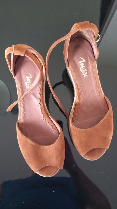 Sandálias Max tamanho 37.