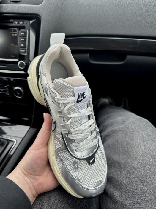 Кросівки Nike V2K Run