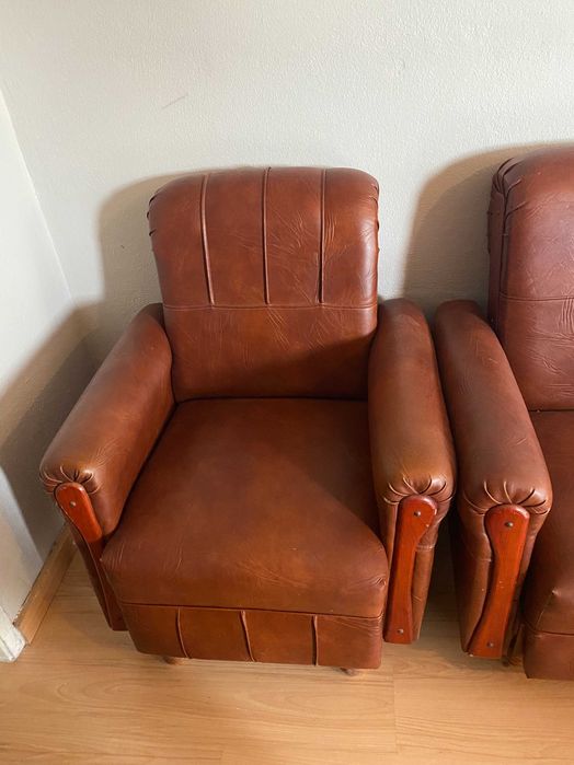 Sofá + 2 poltronas em Couro