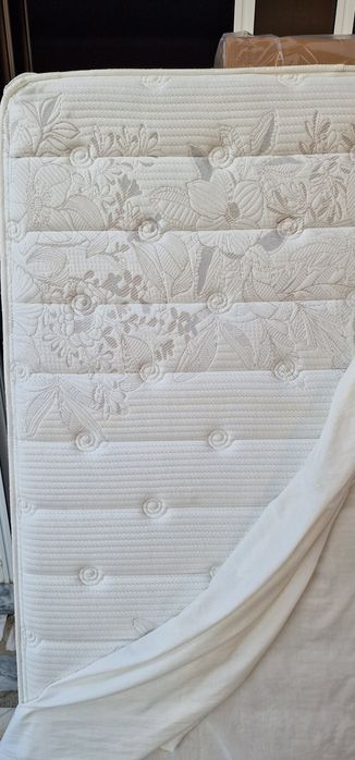 Estrado e Colchão Combinado 190x140cm - Novo