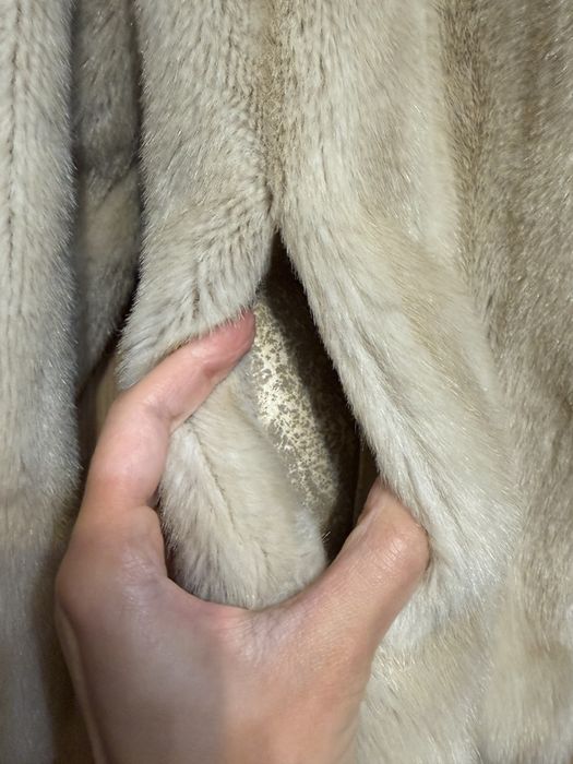 Бежева коротка шубка S-M