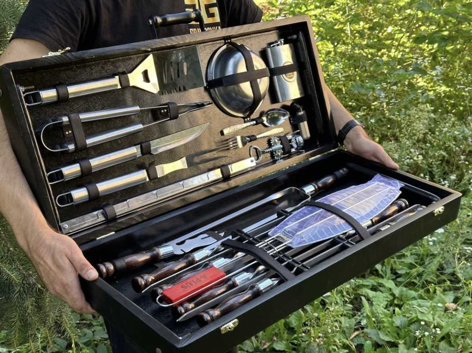 Подарунковий набір шампурів з можливістю гравіювання на кейсі!