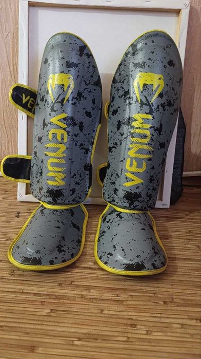 Защита голени Venum TRAMO MUAY THAI