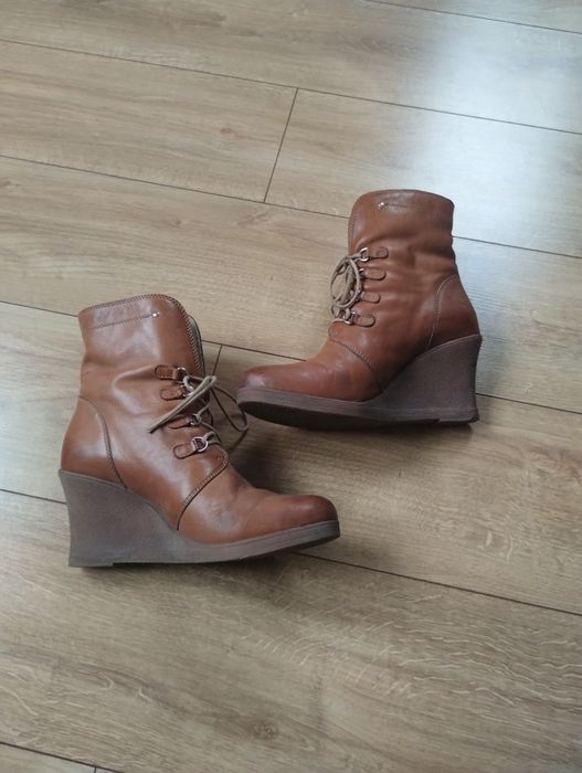 Buty damskie na koturnie