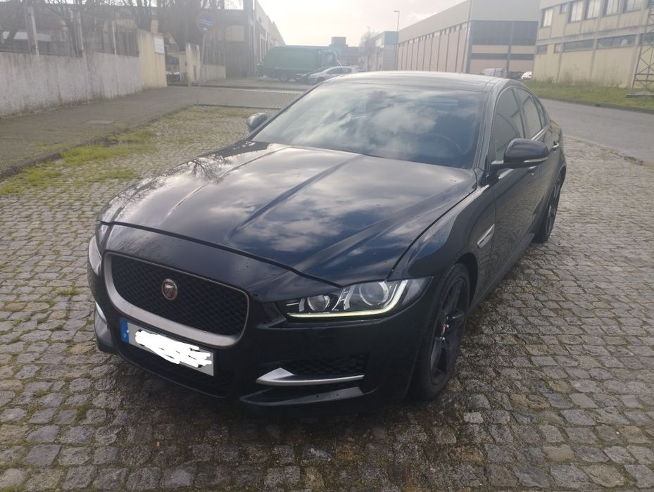 Jaguar XE 2.0 D R- Sport Auto.