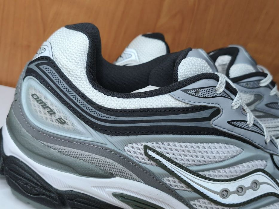 Оригінал. Нові кросівки Omni 9
