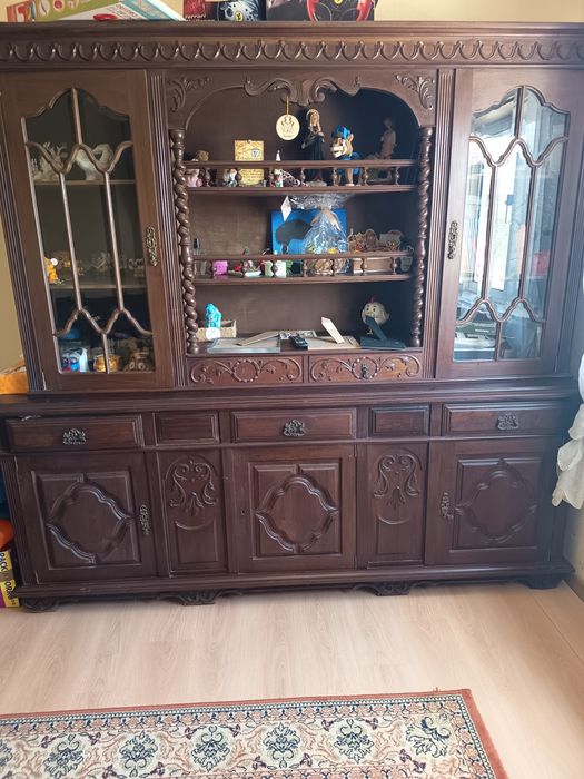 Armário antigo castanho