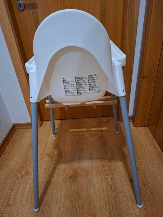 Cadeira IKEA ANTILOP com almofada redutora e apoio de pés