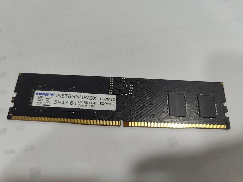 Memória DDR5 de 8GB 4800Mhz

- Velocidade de 4800MHz.
- Voltagem de 1.1V.
- Não-ECC, Unbuffered.
- Latência CL40.
