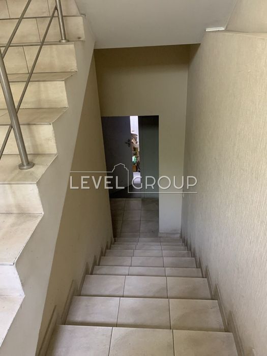 Окрема будівля (ОСЗ) з ділянкою 21 сотка та складом. Куренівка