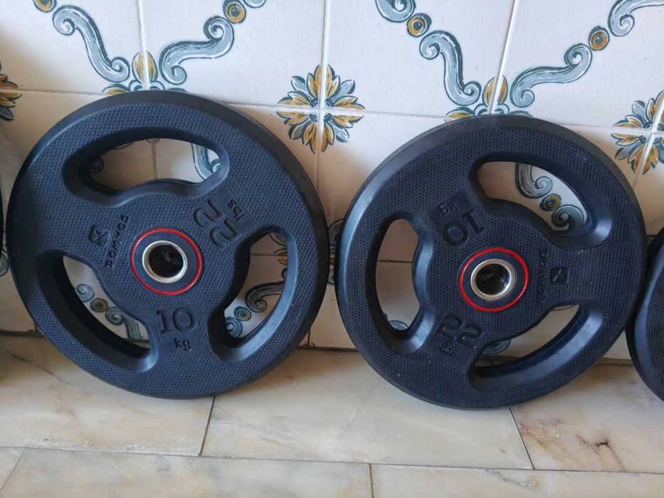 Conjunto de Musculação Domyus Barra + 2 Bloqueadores + 8 Discos (2x20Kg/2x10Kg/2x5Kg/2x2.5Kg)