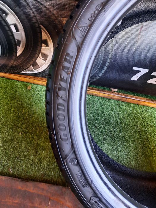 Opony Całoroczne 215/40/18 Goodyear Para 7.5mm