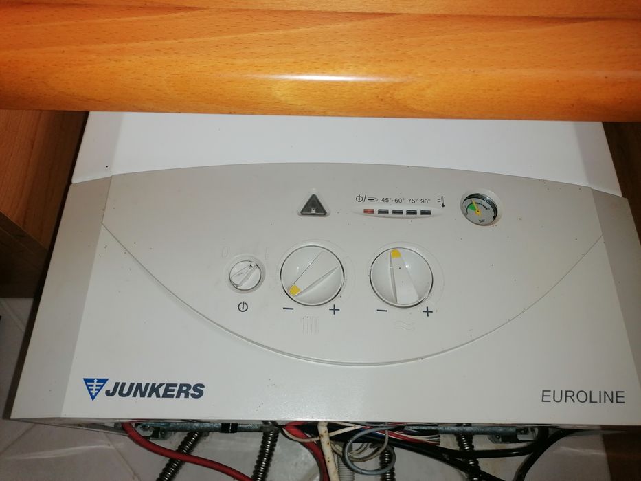 Vendo placa eletrónica (avariada) para caldeira junkers