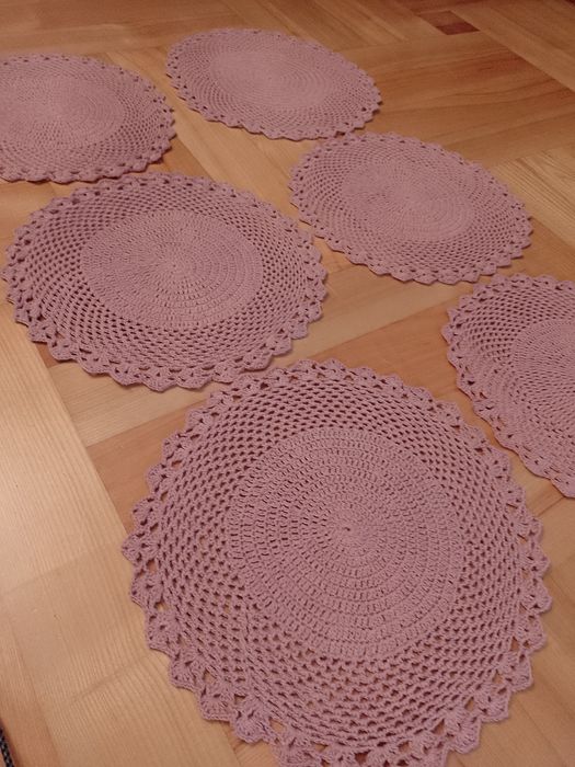 Piękne podkładki na stół szydełkowe handmade