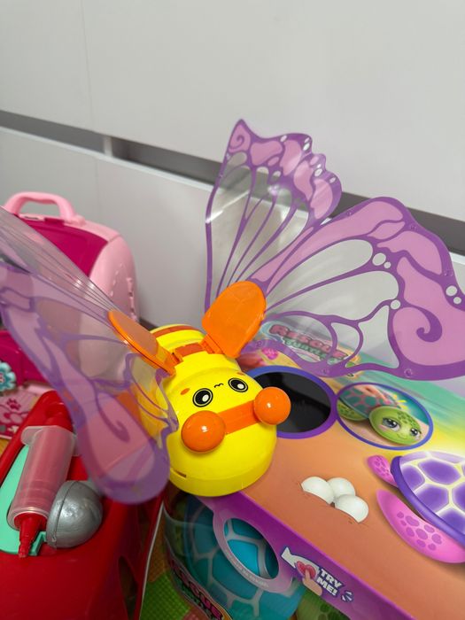 Дитячі іграшки інтерактивні fisher price chicco