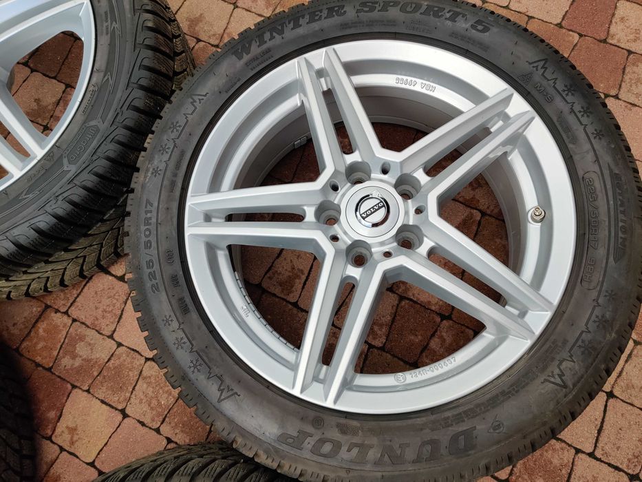 3537. Koła wielosezonowe Volvo V40 II 5x108 225/45/17 Goodyear 8.5mm