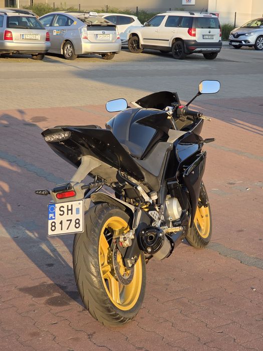 Motocykl Yamaha yzf r125
