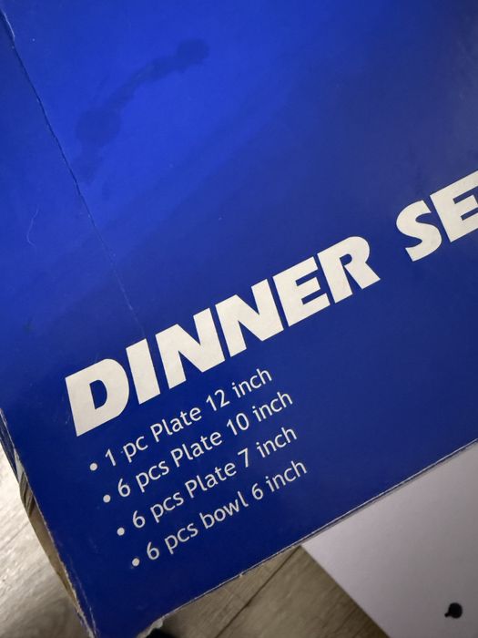 Новий великий набір тарілок посуду яскавий з півниками патріотичний