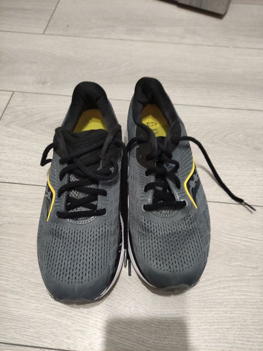 Продам кросовки для мальчика