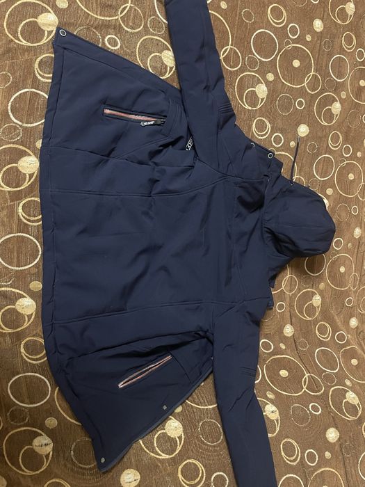 Продам зимню куртку 46 розмір