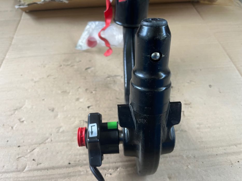 Audi A3 8Y hak holowniczy kula kluczyk WESTFALIA 8Y0803882