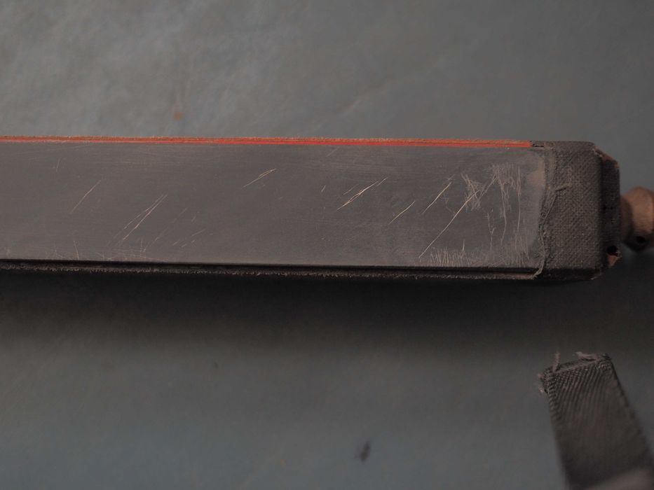 Устройство для правки бритв с тюрингийцем.