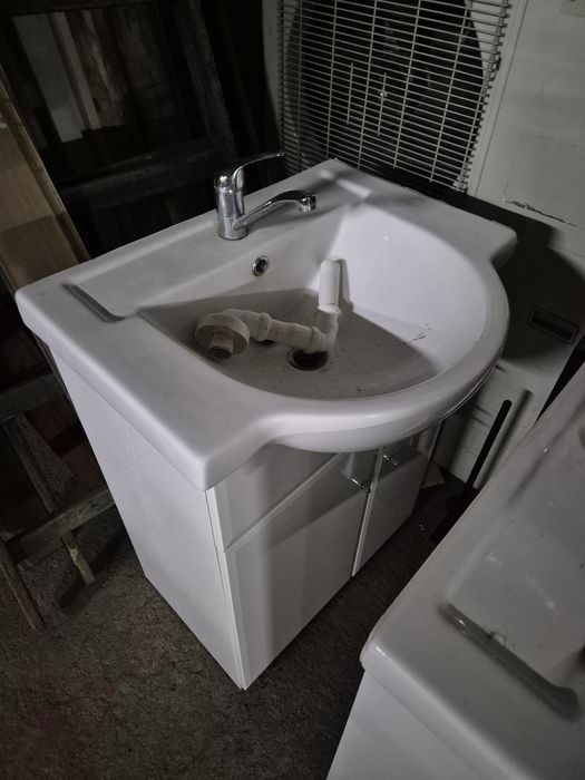 Umywalki łazienkowe z baterią i szafką kpl