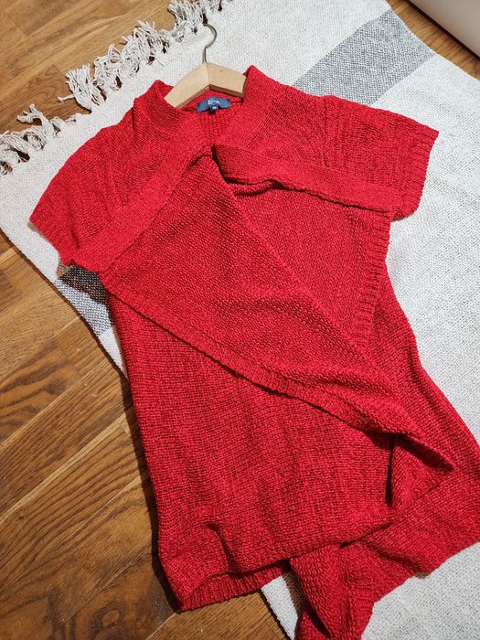 Luźny czerwony sweter z krótkim rękawem