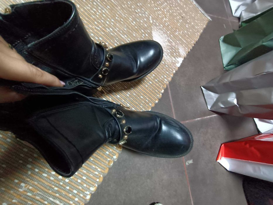 Botas / Botins pretos em bom estado - N.36/37