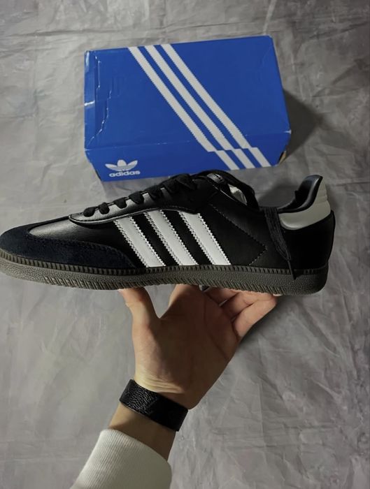 Adidas Samba.