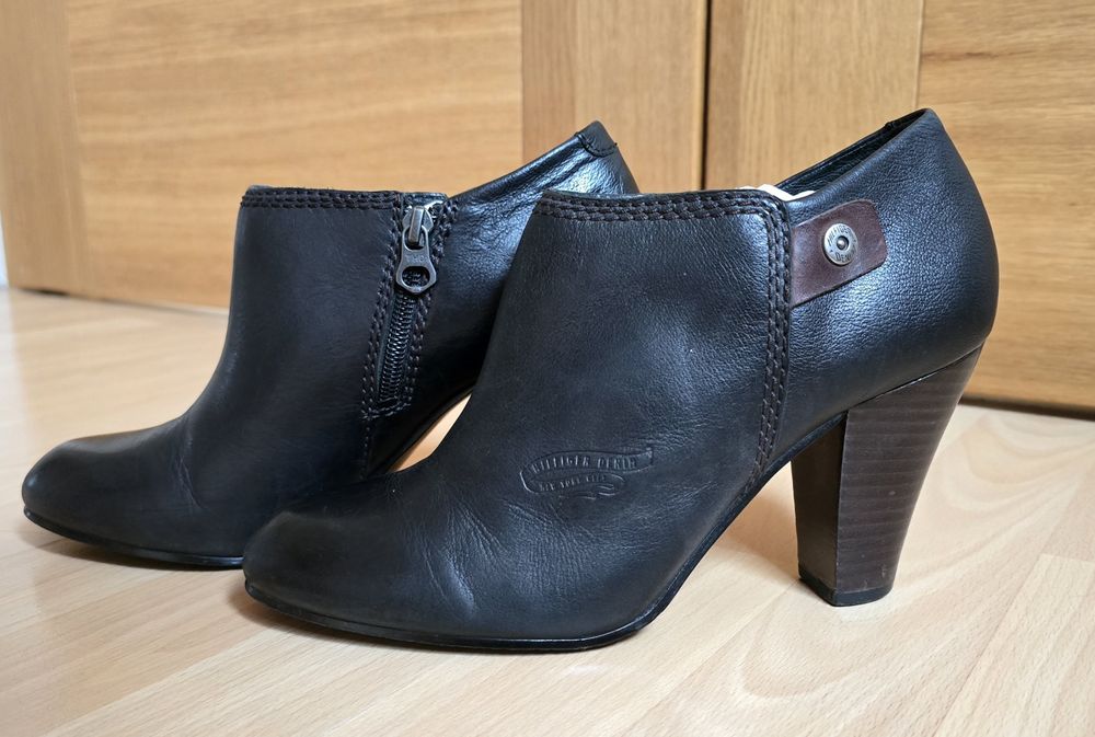 Czarne skórzane botki na słupku Tommy Hilfiger r. 40