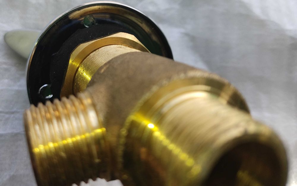 Кран латунний хромований поворотний одинарний 1/2"