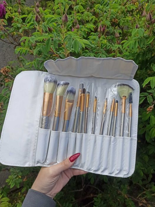 Набір пензлів для макіяжу в чохлі 12шт