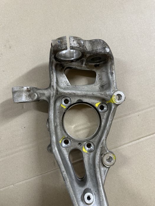 Поворотний кулак audi q5 ,цапфа audi q5,80a407559,80a407560