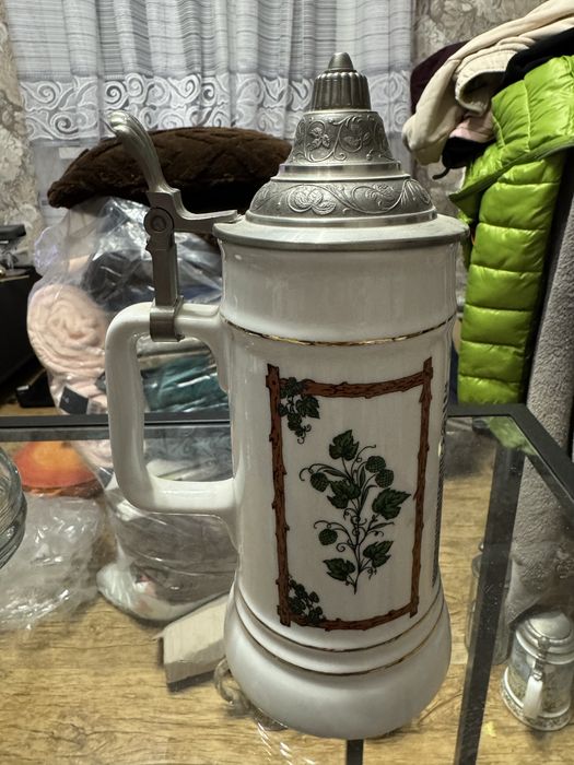 класичний німецький пивний кухоль (Bierkrug або Beer Stein)