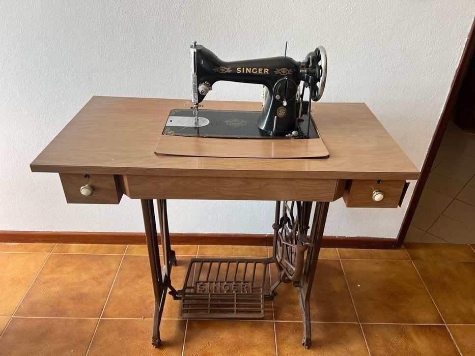 Máquina de costura singer