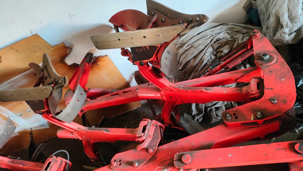 pług Kuhn 4 skibowy