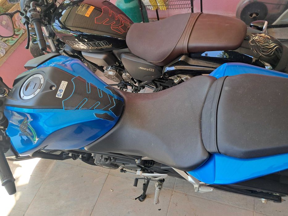 Moto semi nova pouco uso